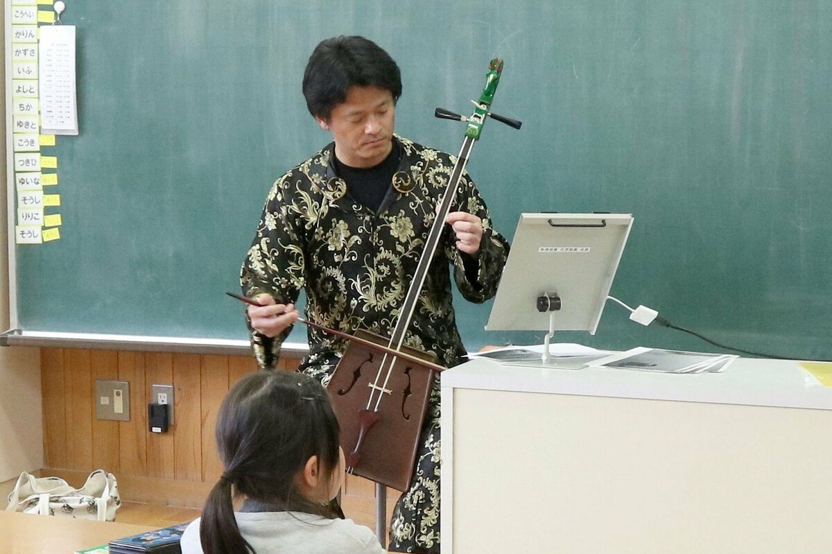 スーホの白い馬」を馬頭琴の音色とともに… 新潟県佐渡市の畑野小
