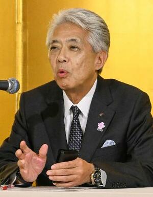 関西経済連合会の副会長に就任し、記者会見する京セラの山口悟郎会長=25日午後、大阪市