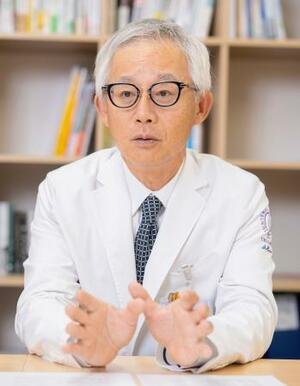 LOH症候群の診療の手引を取りまとめた堀江重郎・順天堂大教授=東京都文京区の順天堂大(本人提供)