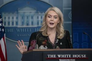 米ホワイトハウスで記者会見するレビット報道官=4日、ワシントン(ゲッティ=共同)