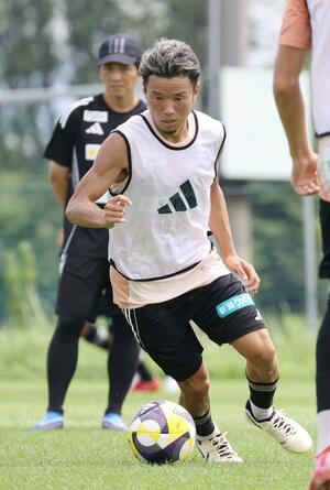 第26節川崎戦で先制点の起点となったMF小原基樹=聖籠町