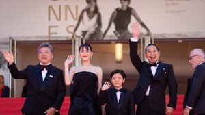 【第79回カンヌ国際映画祭】映画『箱の中の羊』公式上映前のレッドカーペットに登場した（左から）是枝裕和監督、綾瀬はるか、くわ木里夢、大悟（C）Kazuko WAKAYAMA