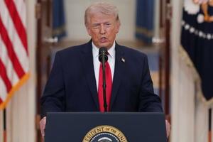 　イラン情勢について演説するトランプ米大統領＝１日、ワシントンのホワイトハウス（ＡＰ＝共同）