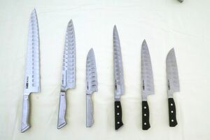 グレステンのラインアップの一部。包丁側面のくぼみに切れ味の秘密がある