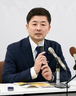 記者会見する山本建氏。次期衆院選福井2区から無所属で立候補する意向を表明した=23日午後、福井市