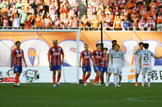 新潟－柏　前半４５分、２点目を奪われる新潟＝ビッグスワン