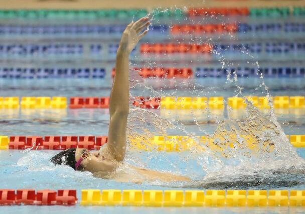 男子４００メートル個人メドレー決勝　大会新で優勝した根岸歩夢（長岡大手）＝長岡市