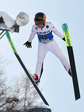 男子ジャンプ　準Ｖの竹田健太郎（妙高高原）の２回目＝長野県野沢温泉村