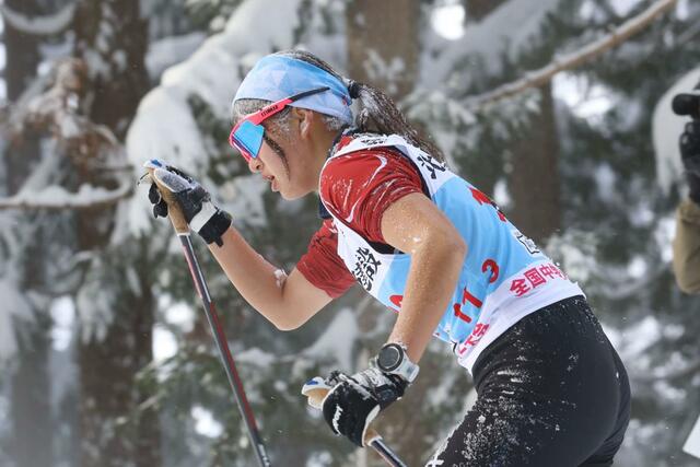 距離　女子３キロクラシカル　６位の小林由奈（十日町南）
