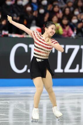 女子ＳＰ　演技する中井亜美＝ＩＧアリーナ