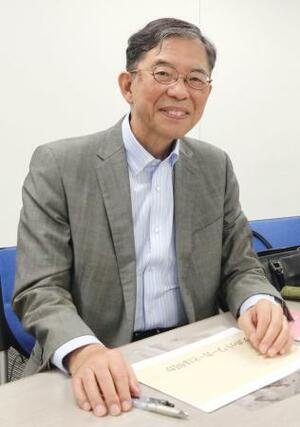 インタビューに答える鎌田耕一東洋大名誉教授