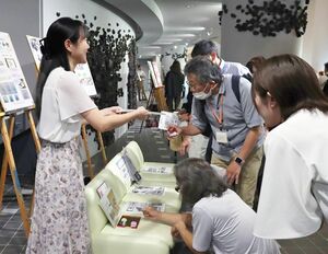 県内の美術教員らが実践している活動などを発表した県美術教育連盟研究大会=見附市昭和町2