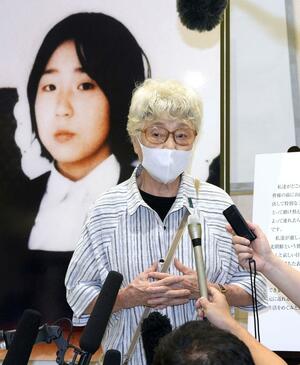 北朝鮮拉致被害者横田めぐみさんの写真展を訪れ、取材に応じる母早紀江さん=9月5日午前、東京都足立区