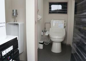 三条市が導入したトイレカーの内部