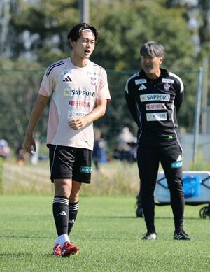ボランチとしてのプレー機会が増えているMF笠井佳祐=聖籠町