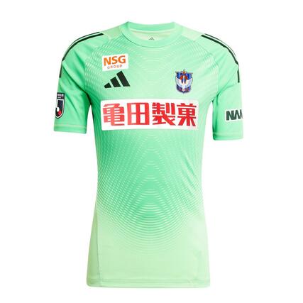 Ｊ１アルビレックス新潟の来季のＧＫファーストユニホーム（アルビレックス新潟提供）