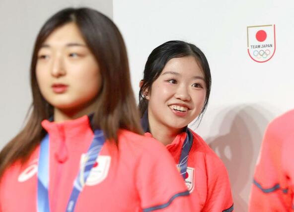 記者会見で笑顔を見せる中井亜美選手＝東京都内のホテル