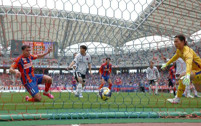 後半追加タイム、CKからダニーロ・ゴメス(11)が押し込み、2-3=ビッグスワン