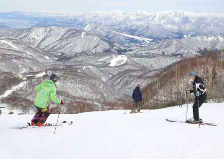 湯沢の全スキー場 1日券が半額に 新潟日報デジタルプラス