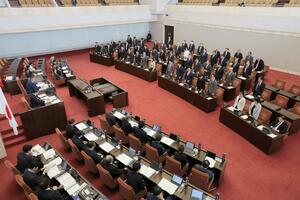 2025年度一般会計予算案などが採決された新潟県議会2月定例会=3月21日