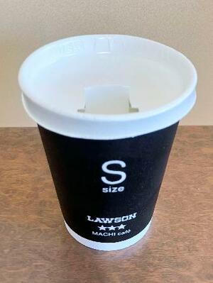　ローソンの一部店舗で導入している紙のふた（同社提供）