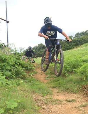 利用者の裾野拡大を目指した取り組みを進めている八海山麓マウンテンバイクパーク=南魚沼市荒金