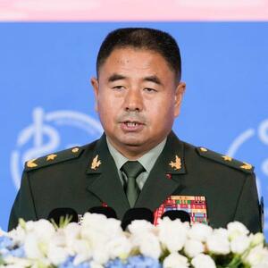 「汎アジア太平洋地域軍事医学大会」で演説する中国共産党中央軍事委員会後勤保障部の李游華副部長=25日、北京(共同)