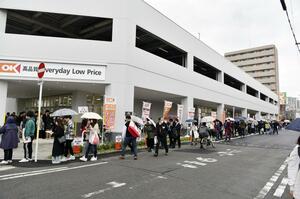 オープンしたオーケー高井田店=2024年11月26日、大阪府東大阪市
