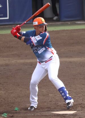 九回、代打で二塁打を放った陽岱鋼=ファイターズ鎌ケ谷スタジアム