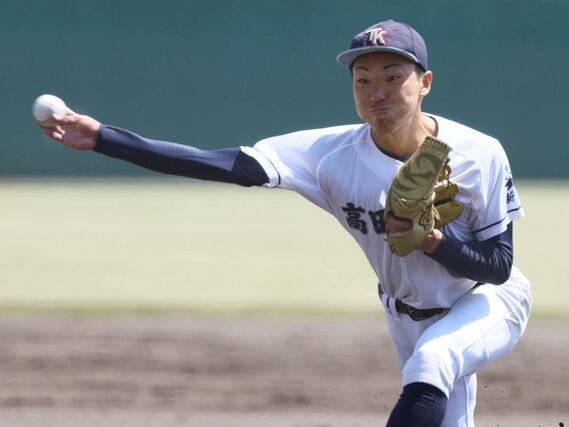 高田北城－関根学園　高田北城先発の上野恭四郎＝２日、柏崎市佐藤池球場