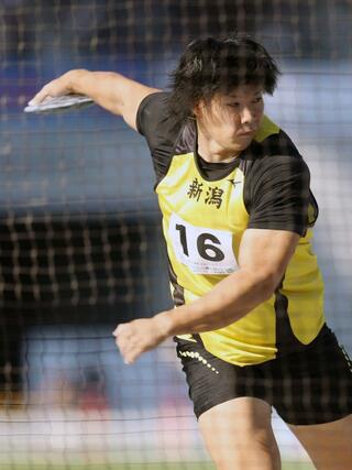 成年男子円盤投げ決勝　５位入賞した北原博企（サトウ食品新潟アルビレックスＲＣ）＝滋賀県彦根市