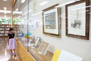 詩人の矢沢宰と漫画家のやなせたかしさんに焦点を当てた展示=見附市学校町1