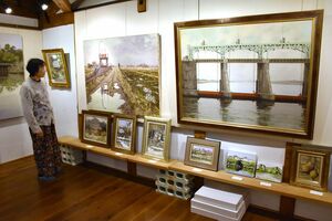優しい色合いの作品が並ぶ山川常三展=新潟市南区西白根