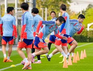 ボリビア戦に向け、調整する日本代表=千葉市内