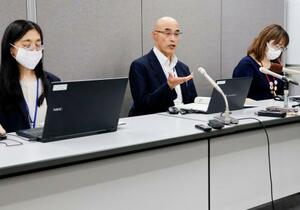 ウイルス感染症「重症熱性血小板減少症候群」に飼い犬が感染したことを発表する茨城県の担当者ら=1日午後、水戸市