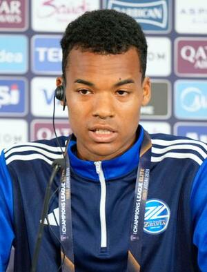 　準決勝のアルアハリ戦を前に記者会見する町田・望月＝２０日、ジッダ（共同）