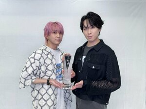 「オリコン上半期ランキング 2026」シングルランキングで1位を獲得したSnow Man（左から）佐久間大介、宮舘涼太