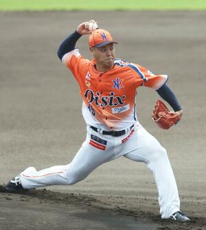 柏崎市出身の先発前川哲が地元で粘投を見せた=柏崎市佐藤池