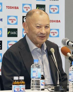 記者会見するラグビー日本代表のジョーンズ・ヘッドコーチ=10月10日、東京都内