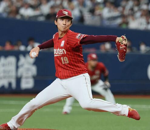 開幕戦で勝利投手となった楽天の荘司康誠投手＝２７日、京セラドーム大阪（河北新報社提供、坂本秀明撮影）