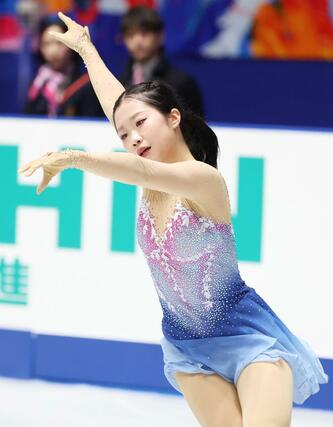 フィギュアスケート　全日本選手権　女子フリー　演技する中井亜美＝２１日、国立代々木競技場