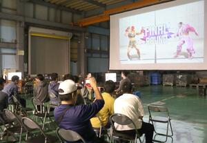 学生に工場を身近に感じてもらおうと開催されたeスポーツ大会=柏崎市藤井