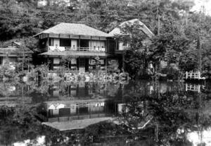 星野国次が長野県の軽井沢で始めた温泉旅館