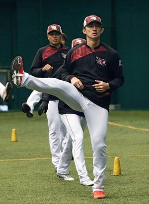 練習で通常メニューをこなす楽天・荘司康誠=静岡