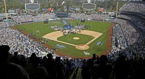 昨年11月、ドジャースのワールドシリーズ優勝報告会が行われたドジャースタジアム=ロサンゼルス(共同)