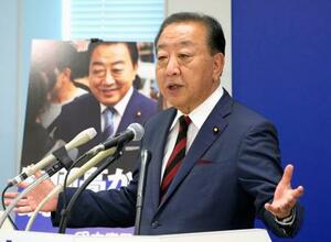 記者会見で内閣不信任決議案の提出を見送ることを、表明する立憲民主党の野田代表=19日午後、国会