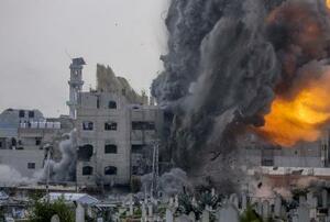 　イスラエル軍が攻撃した建物＝６日、ガザ市（ゲッティ＝共同）