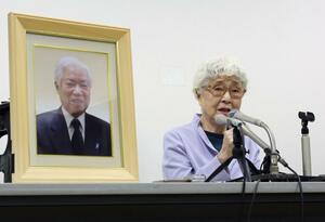 横田滋さんが亡くなって5年となるのを前に、思いを語る早紀江さん=3日、川崎市