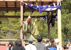 惜しまれつつ最後の祭りとなった「日光寺白山神社春季大祭」＝糸魚川市