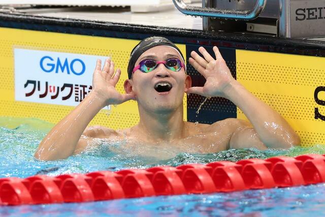 男子１５００ｍ自由形決勝　日本新記録で優勝し喜ぶ田渕海斗＝東京アクアティクスセンター